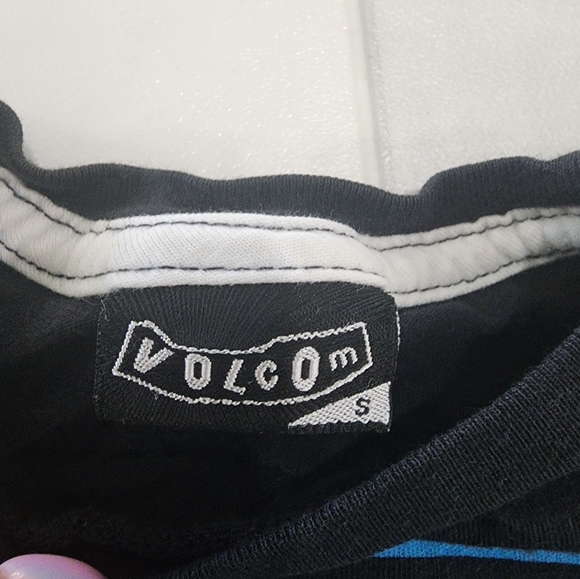 [ VOLCOM] little boys size Small, black and blue striped short sleeve t-shirt - Picture 5 of 11
